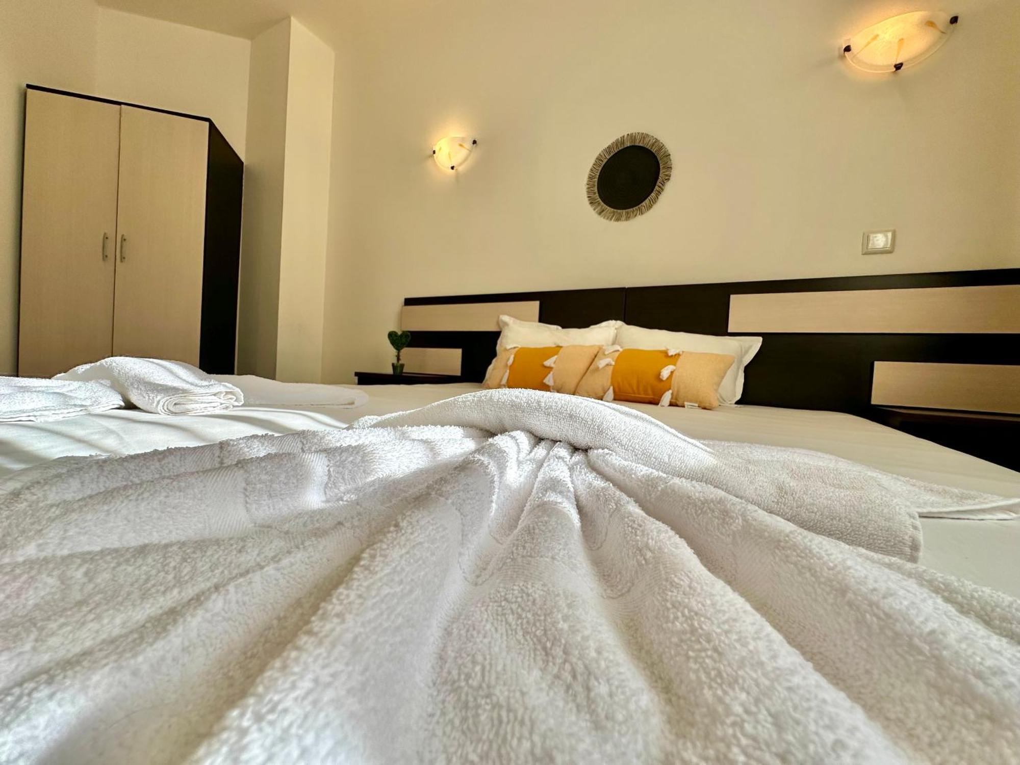 Menada Imperial Heights Villas ซันนีบีช ภายนอก รูปภาพ